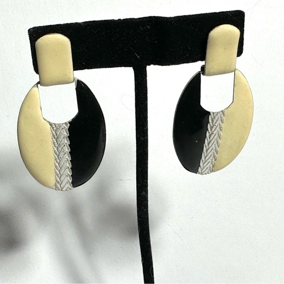 Vintage Open Door Knocker Earrings Retro Lt Wt Yellow White & Black Articulated - Picture 5 of 6